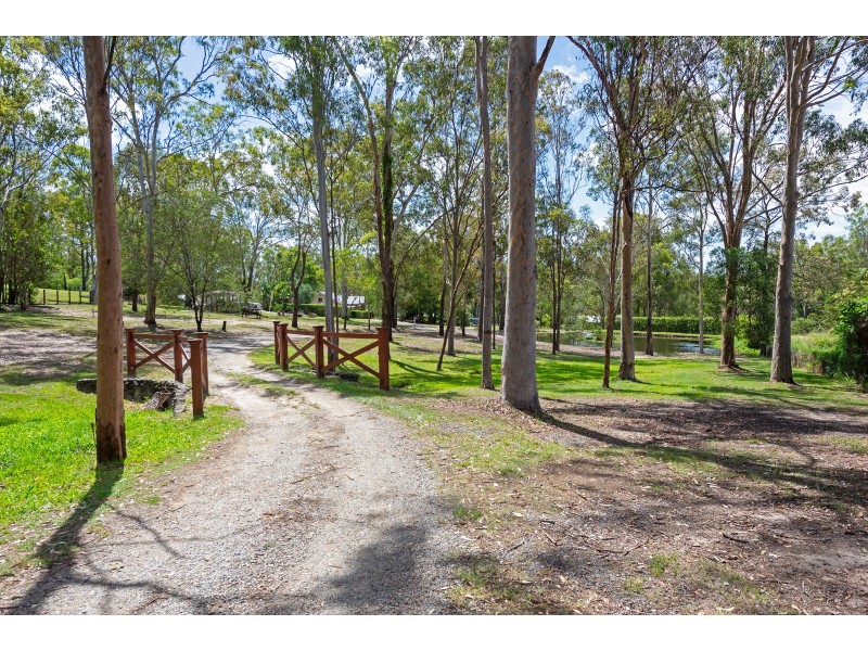 5 Woodville Place, Yatala QLD 4207