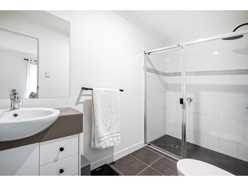 2/6 Anlaby Drive, Pimpama QLD 4209