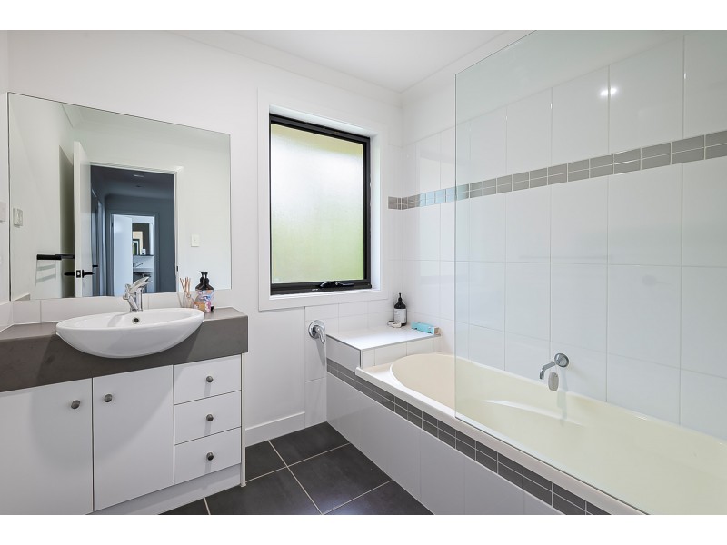 2/6 Anlaby Drive, Pimpama QLD 4209