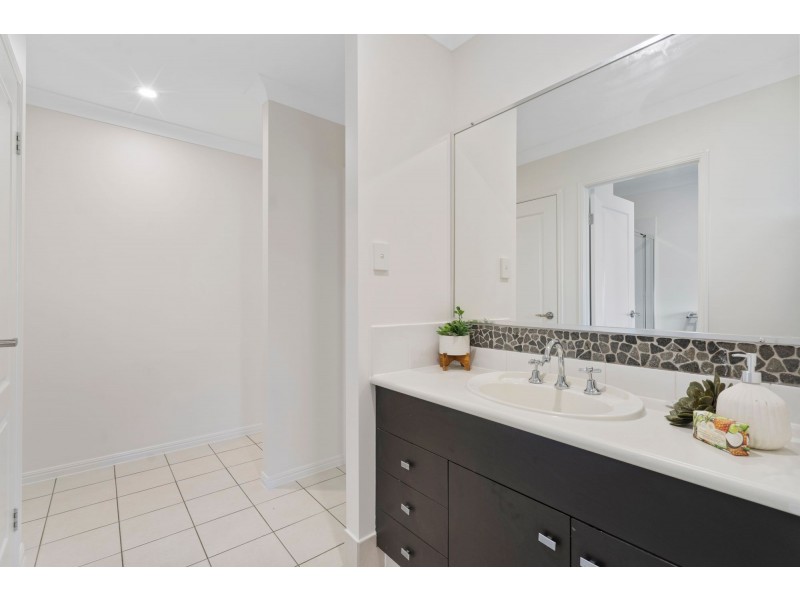 6 Strathburn Crescent, Ormeau QLD 4208