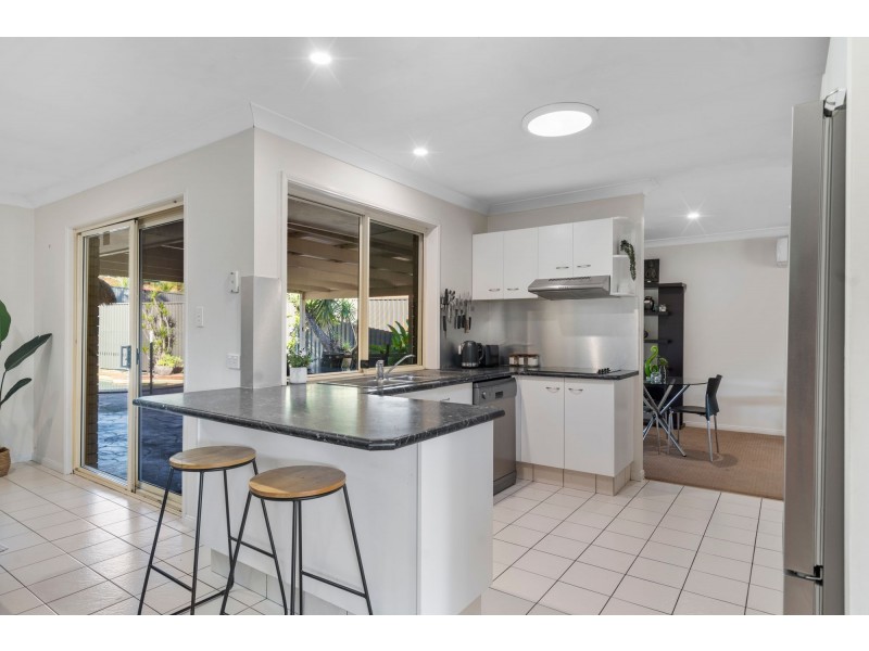 19 Cootharaba Drive, Helensvale QLD 4212