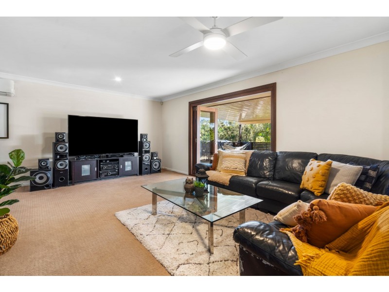 19 Cootharaba Drive, Helensvale QLD 4212