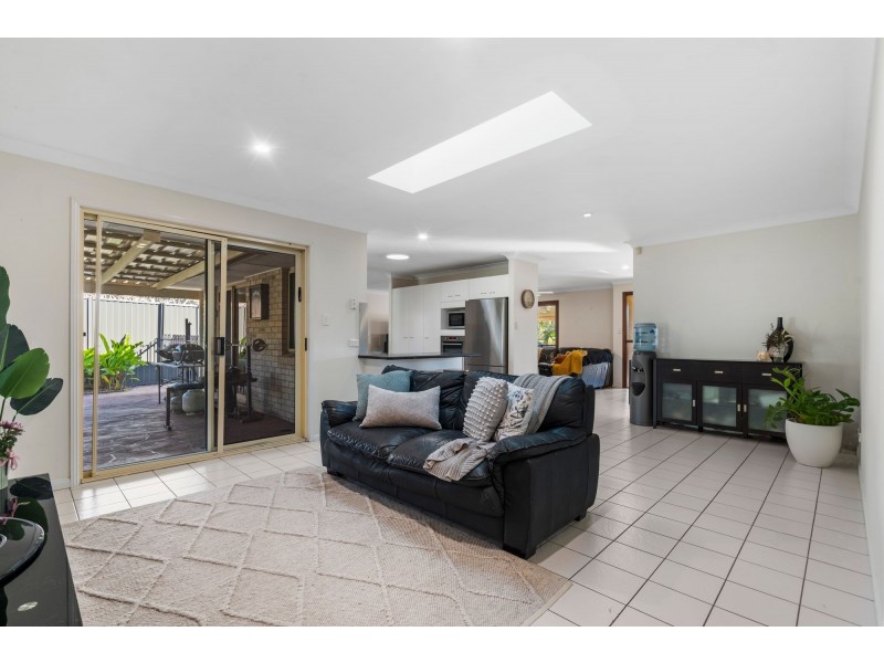 19 Cootharaba Drive, Helensvale QLD 4212