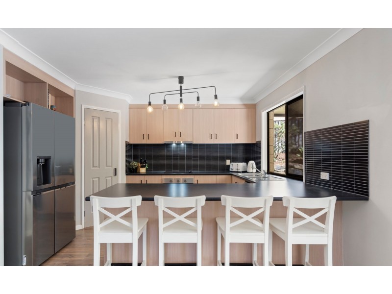 3 Maty Place, Pacific Pines QLD 4211