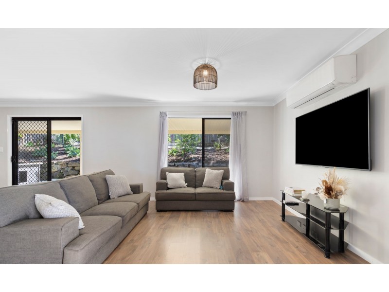 3 Maty Place, Pacific Pines QLD 4211