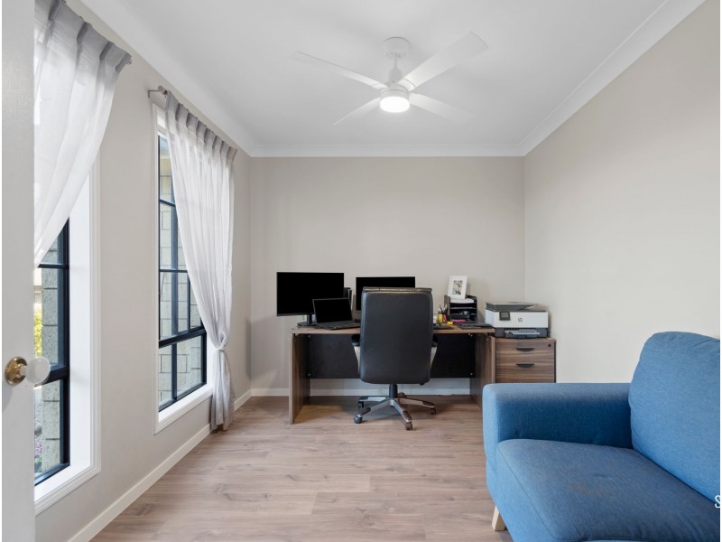 3 Maty Place, Pacific Pines QLD 4211