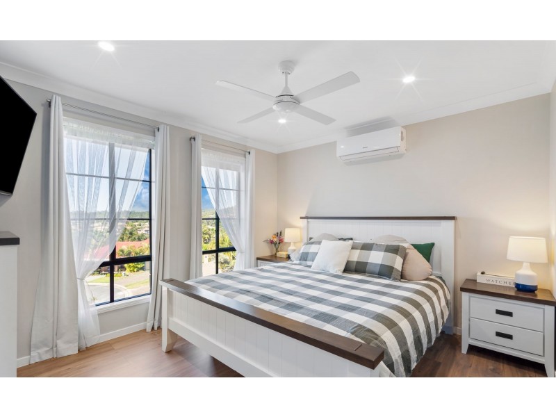 3 Maty Place, Pacific Pines QLD 4211