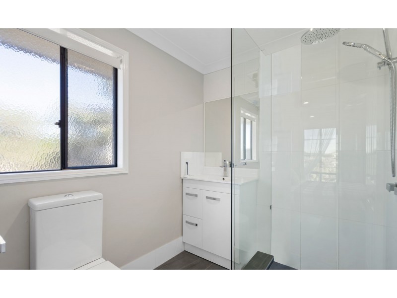3 Maty Place, Pacific Pines QLD 4211