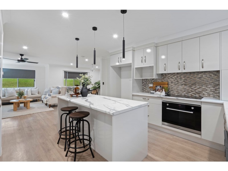 16 Richland Drive, Bannockburn QLD 4207