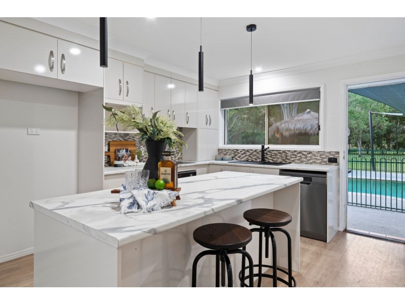 16 Richland Drive, Bannockburn QLD 4207