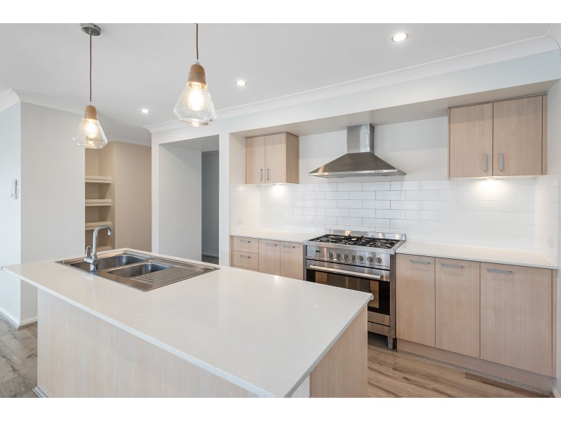 24 Arrowsmith Crescent, Ormeau Hills QLD 4208