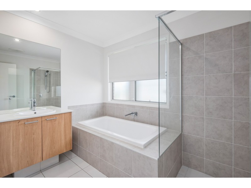 24 Arrowsmith Crescent, Ormeau Hills QLD 4208