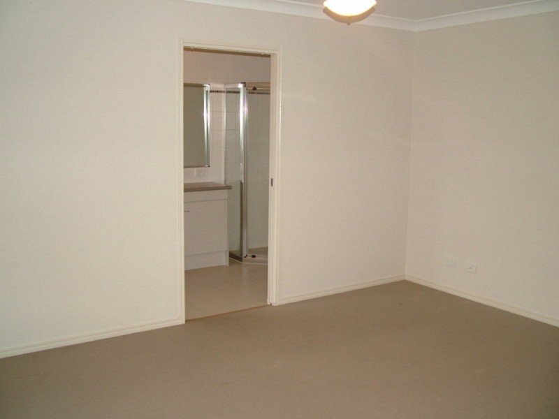 10 Lauradale Crescent, Ormeau QLD 4208