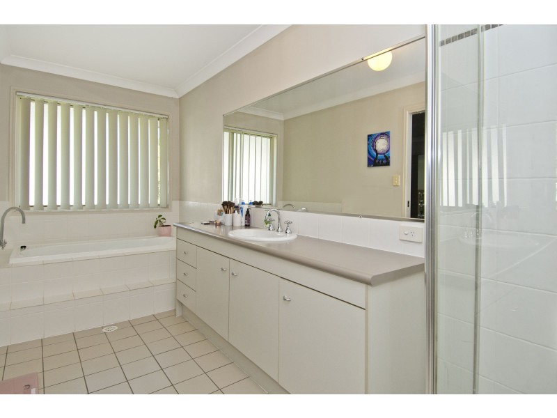 10 Lauradale Crescent, Ormeau QLD 4208