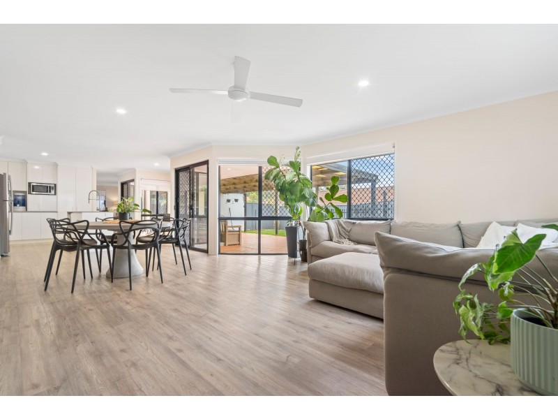 24 Johnson Parade, Ormeau Hills QLD 4208