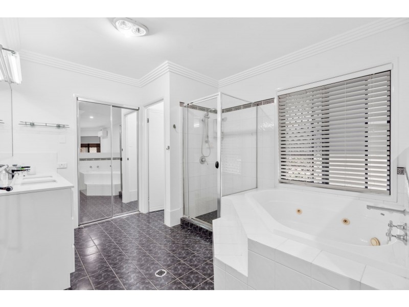 77 Ormeau Ridge Road, Ormeau Hills QLD 4208