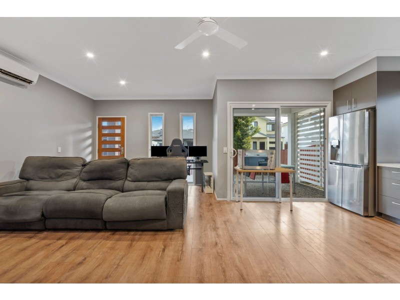 8 Arbon Street, Holmview QLD 4207