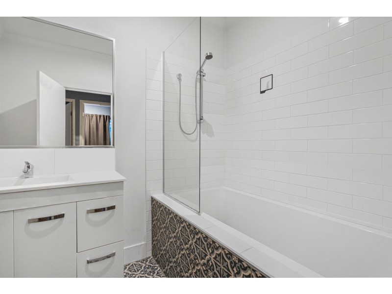 8 Arbon Street, Holmview QLD 4207