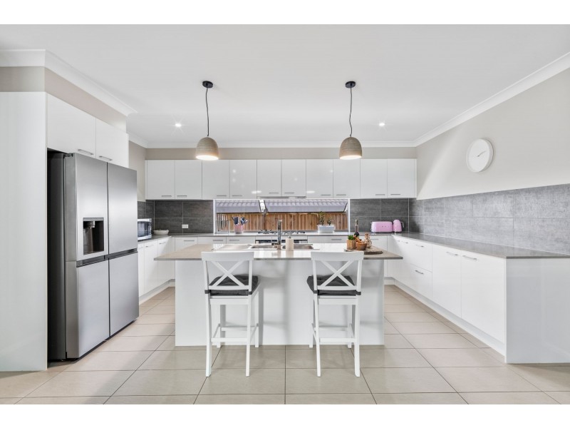 11 Ludlow Crescent, Ormeau Hills QLD 4208