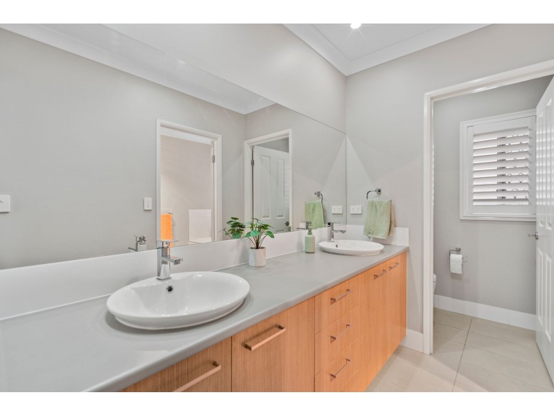 11 Ludlow Crescent, Ormeau Hills QLD 4208