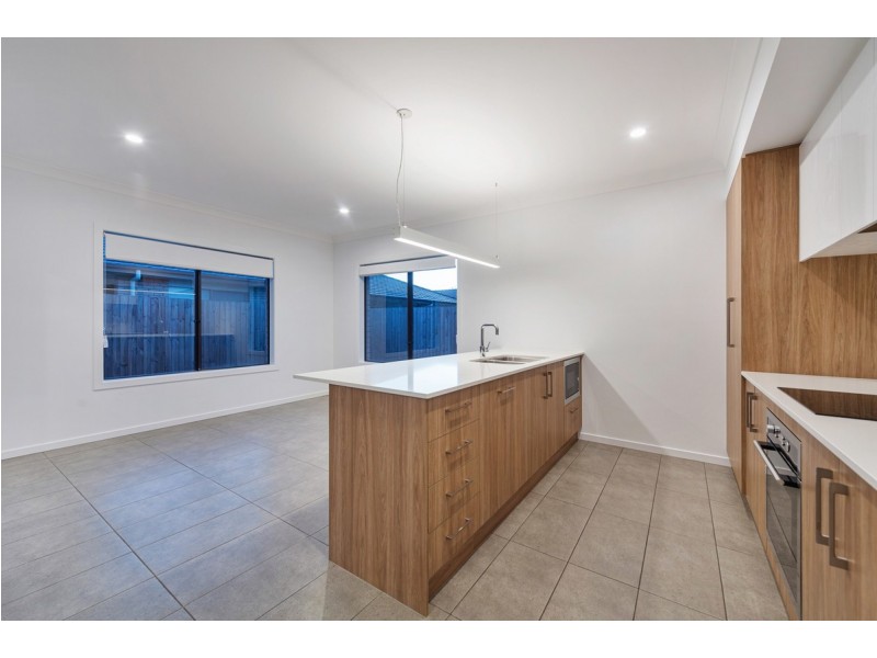 9 Woodland Court, Ormeau QLD 4208