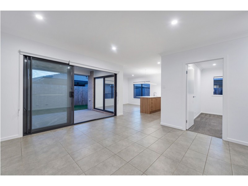 9 Woodland Court, Ormeau QLD 4208