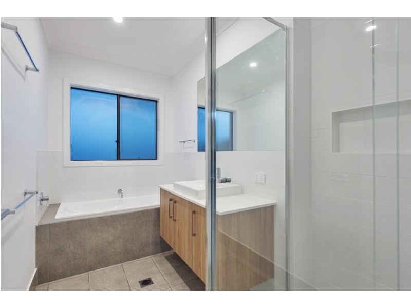 9 Woodland Court, Ormeau QLD 4208