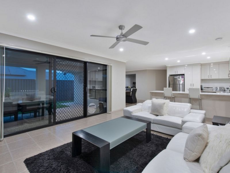 3 Rosabrook Crescent, Ormeau QLD 4208