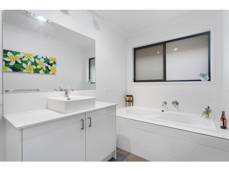 92 Mccreadie Road, Ormeau Hills QLD 4208