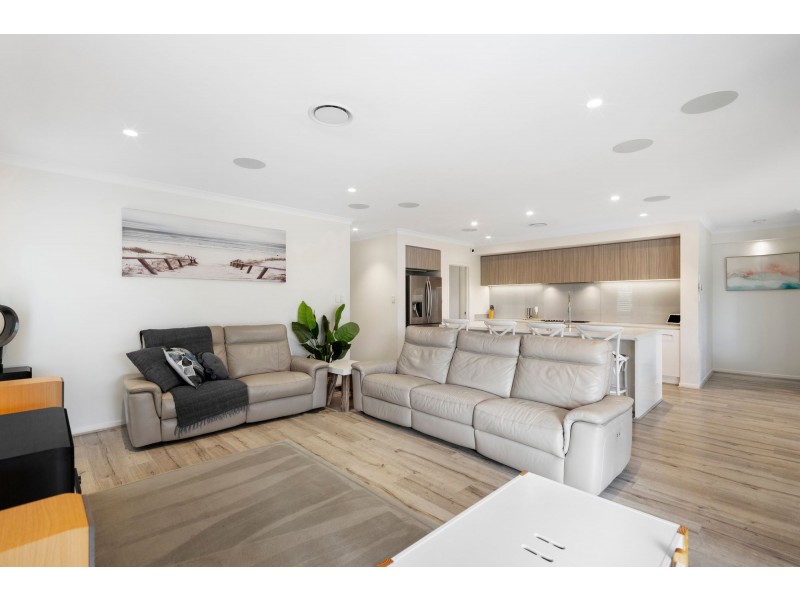 61 Whitsunday Circuit, Pimpama QLD 4209
