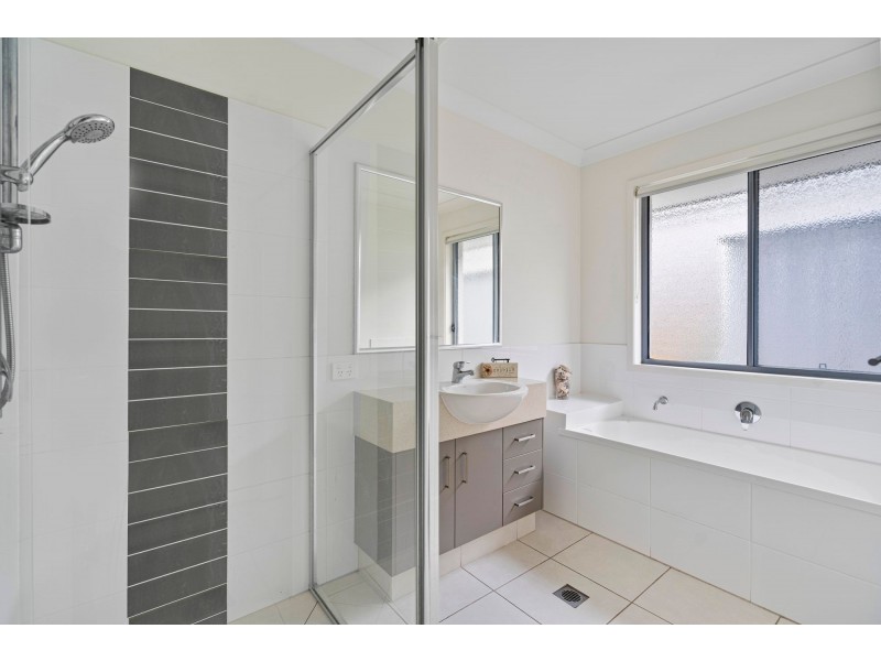 32 Landsdowne Drive, Ormeau Hills QLD 4208