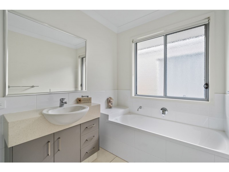 32 Landsdowne Drive, Ormeau Hills QLD 4208