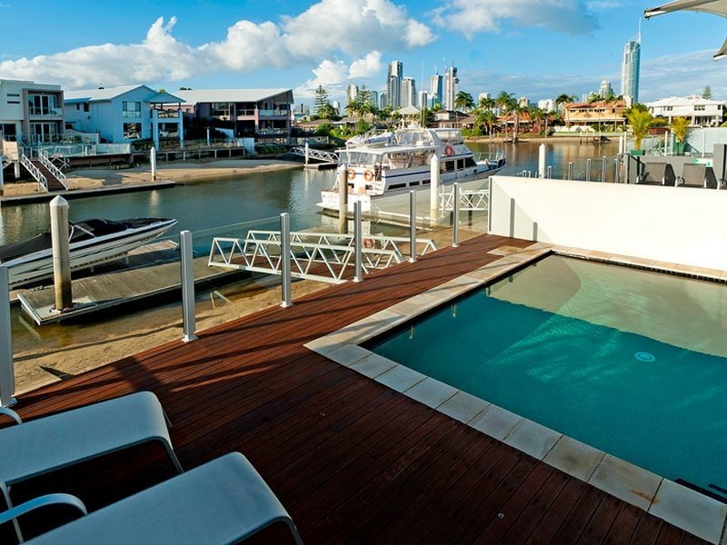 1/13 Vespa Cr, Surfers Paradise QLD 4217