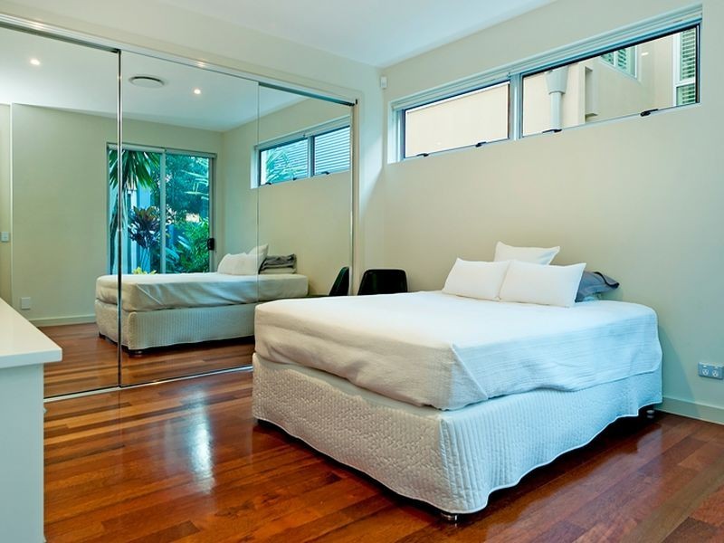 1/13 Vespa Cr, Surfers Paradise QLD 4217