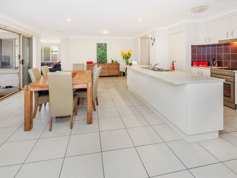 27 Penneshaw Crescent, Ormeau QLD 4208