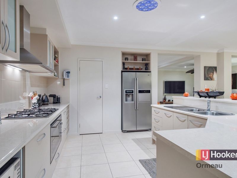 8 Pincally Crescent, Ormeau QLD 4208