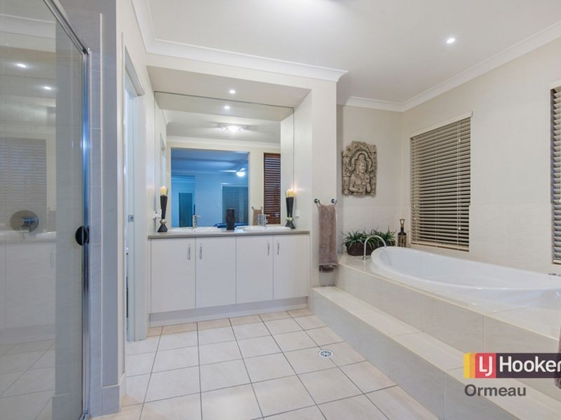 8 Pincally Crescent, Ormeau QLD 4208