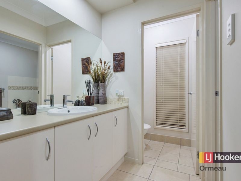 8 Pincally Crescent, Ormeau QLD 4208