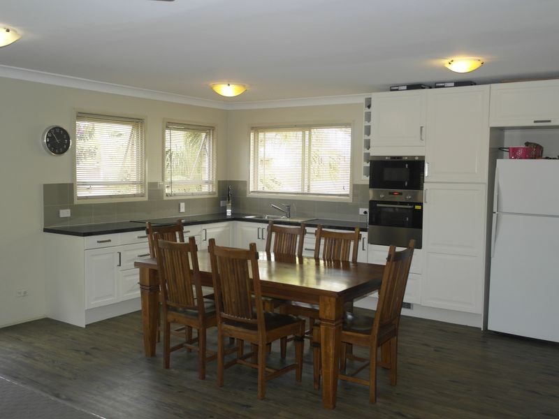 24 Raelene Terrace, Springwood QLD 4127