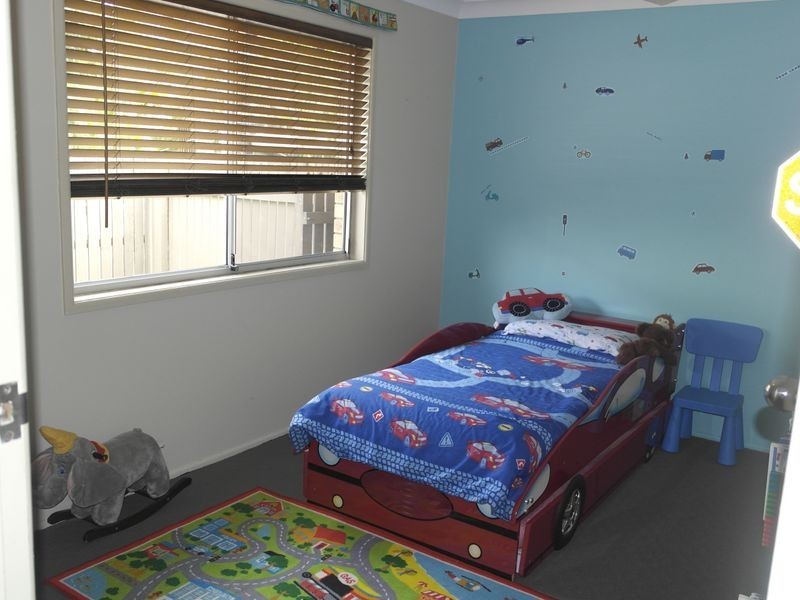 24 Raelene Terrace, Springwood QLD 4127