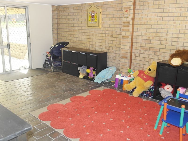 24 Raelene Terrace, Springwood QLD 4127