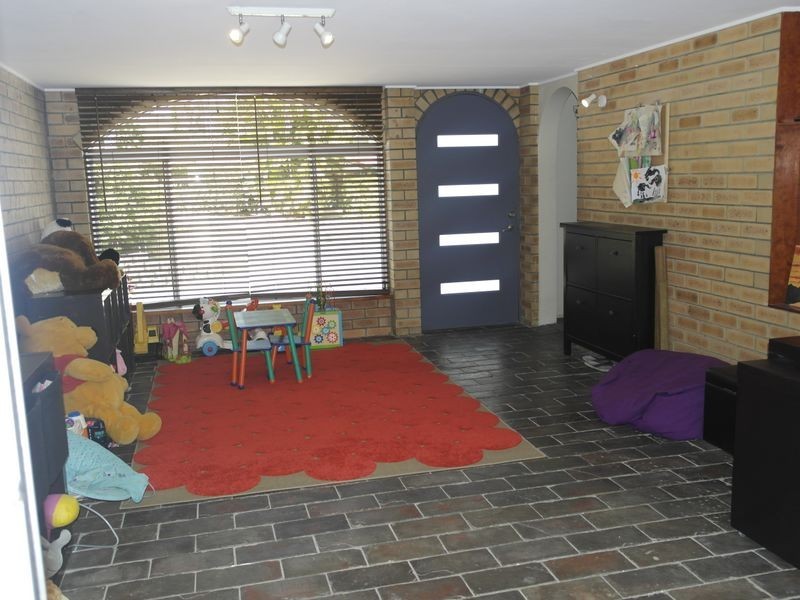 24 Raelene Terrace, Springwood QLD 4127