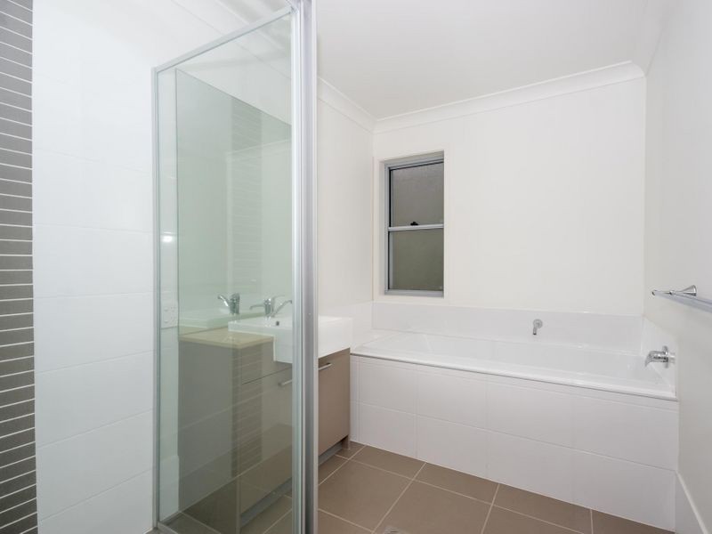 111 Brookside Cct, Ormeau QLD 4208