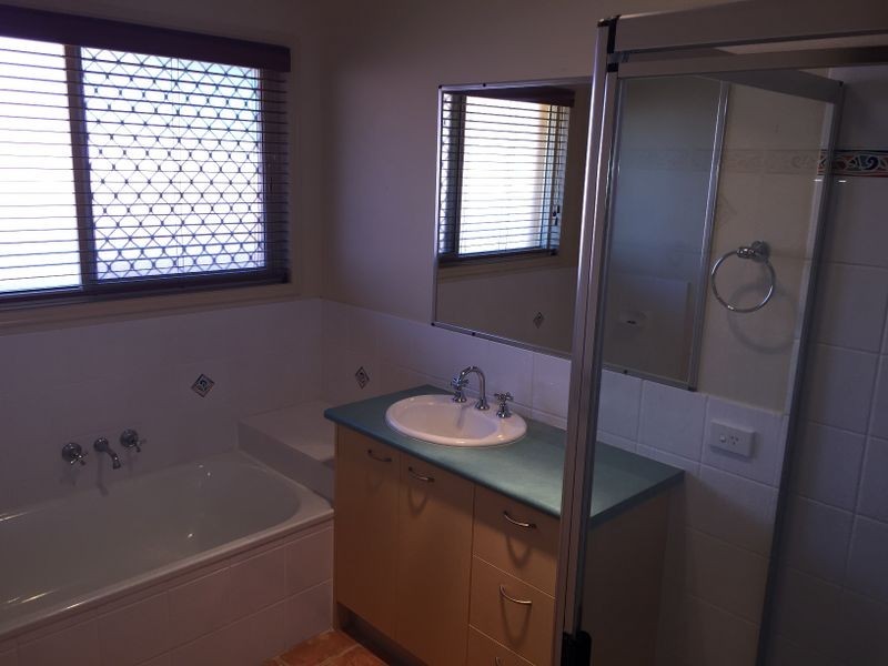16 Forestglen Cres, Bahrs Scrub QLD 4207