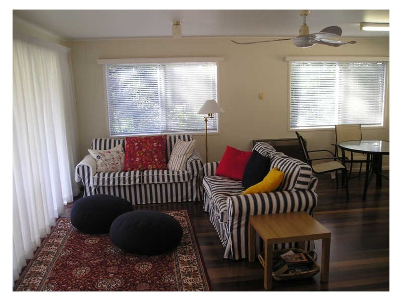 1 Oakes, Coochiemudlo Island QLD 4184