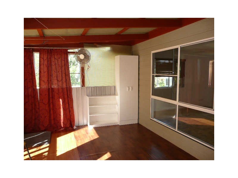 15 Kingfisher Street, Coochiemudlo Island QLD 4184