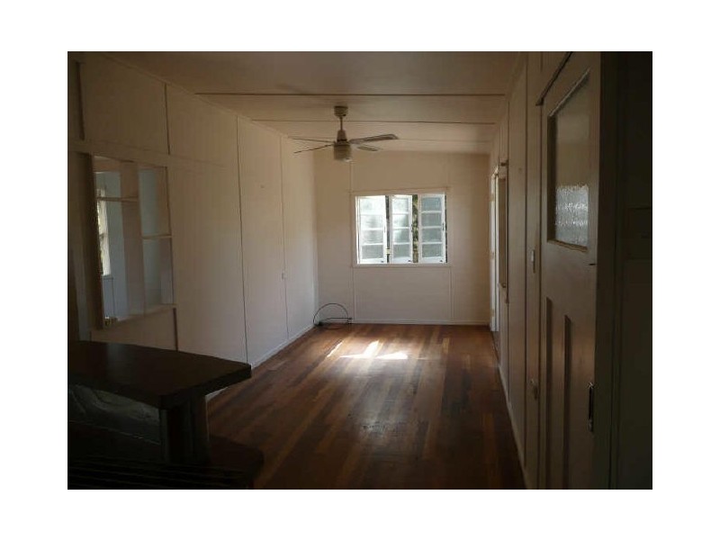 18 Merindah Street, Coochiemudlo Island QLD 4184