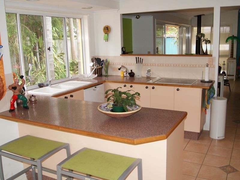 14 Shirley Street, Coochiemudlo Island QLD 4184