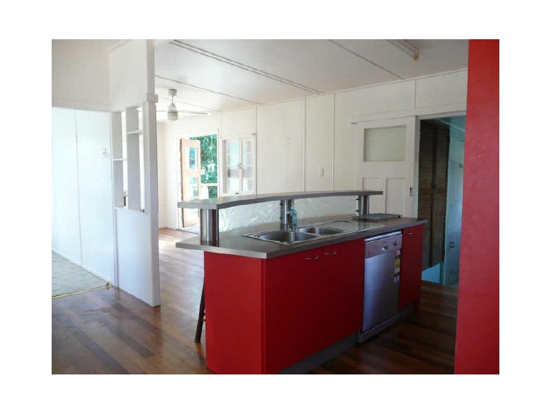 18 Merindah Street, Coochiemudlo Island QLD 4184