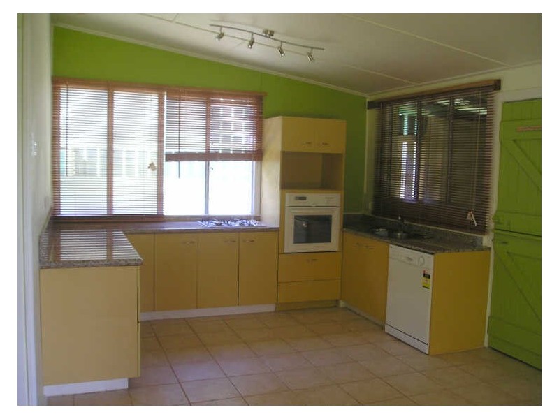 20 Merindah Street, Coochiemudlo Island QLD 4184